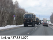 Военная автоколонна на трассе А240 (2022 год). Редакционное фото, фотограф Дмитрий Неумоин / Фотобанк Лори