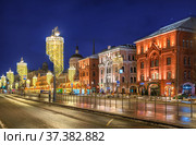Старинные дома и храм на Новой Площади в Москве. Стоковое фото, фотограф Baturina Yuliya / Фотобанк Лори