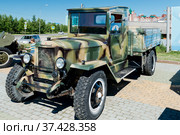 Россия, Сибирь,   Ханты-Мансийский автономный округ автономный округ-Югра, Сургут, университет, выставка техники  военных и послевоенных лет, автомобиль УралЗИС полуторка (2018 год). Стоковое фото, фотограф Александр Циликин / Фотобанк Лори