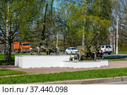 Приморский мемориальный комплекс (Приморский мемориал). Артиллерийские орудия. Петергоф, Санкт-Петербург (2018 год). Редакционное фото, фотограф Александр Щепин / Фотобанк Лори