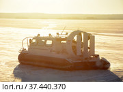 VELIKAYA GUBA, RUSSIA- JANUARY 11, 2017: Hivus-10 on the frozen Onego lake, Karelia Republic, Russia. Редакционное фото, фотограф Алексей Кокоулин / Фотобанк Лори
