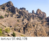 Скалы Карадагского природного заповедника.  Крым (2020 год). Редакционное фото, фотограф Вячеслав Палес / Фотобанк Лори