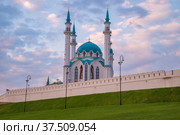 Мечеть Кул-Шариф в Казанском кремле апрельским вечером. Казань, Россия (2016 год). Стоковое фото, фотограф Виктор Карасев / Фотобанк Лори