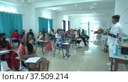 Indian classroom for training for Indian women. Indian women education. Indian teacher and student. (2022 год). Редакционное видео, видеограф Devendra Rawat / Фотобанк Лори