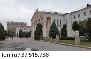 Кыргызский Национальный университет имени Жусупа Баласагына. Улица Фрунзе, 547. Город Бишкек. Киргизия (2022 год). Редакционное фото, фотограф lana1501 / Фотобанк Лори