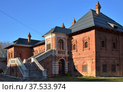 Metropolitan's Chamber (Palace of Krutitsky Metropolitans) 17th century, Krutitsy Patriarchal Metochion  (13th century), Moscow, Russia (2021 год). Стоковое фото, фотограф Алексей Антипов / Фотобанк Лори