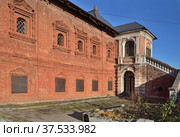 Metropolitan's Chamber (Palace of Krutitsky Metropolitans) 17th century, Krutitsy Patriarchal Metochion  (13th century), Moscow, Russia (2021 год). Стоковое фото, фотограф Алексей Антипов / Фотобанк Лори