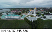 Tyumen, Russia - July 29, 2021: Aerial view onto temple in honor of the Reverend Seraphim of Sarov. Tura residential district. Стоковое видео, видеограф Сергей Буторин / Фотобанк Лори