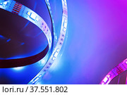 Яркая неоновая светодиодная лента светится. Стоковое фото, фотограф София Тюленева / Фотобанк Лори