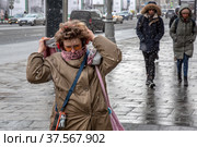 Снегопад и холодная погода в городе Москве (2022 год). Редакционное фото, фотограф Николай Винокуров / Фотобанк Лори