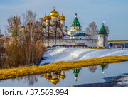 Свято-Троицкий Ипатьевский монастырь в Костроме весной (2022 год). Редакционное фото, фотограф Natalia Sidorova / Фотобанк Лори