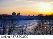 Свято-Троицкий Ипатьевский монастырь на закате в Костроме весной (2022 год). Редакционное фото, фотограф Natalia Sidorova / Фотобанк Лори