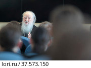 Митрополит Крутицкий и Коломенский Ювеналий на встрече с семинаристами Коломенской семинарии (2018 год). Редакционное фото, фотограф Дмитрий Неумоин / Фотобанк Лори