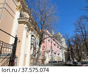 Исторические здания 9, 13 в Ермолаевском переулке. Россия, Москва (2021 год). Редакционное фото, фотограф Овчинникова Ирина / Фотобанк Лори
