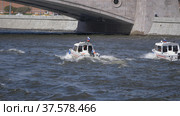 MOSCOW - JULE 25: Boat EMERCOM of Russia floating on the Moscow river on Jule 25, 2019 in Moscow, Russia. Стоковое фото, фотограф Фотограф / Фотобанк Лори