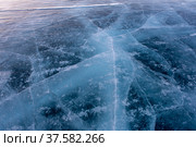 Лед Байкала с глубокими трещинами при разном освещении. Стоковое фото, фотограф Момотюк Сергей / Фотобанк Лори