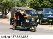 Auto rickshaw (2022 год). Редакционное фото, фотограф Art Konovalov / Фотобанк Лори
