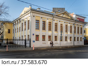 Москва, Красносельский район, улица Большая Спасская, дом 19а строение 1 (2022 год). Редакционное фото, фотограф glokaya_kuzdra / Фотобанк Лори
