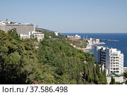 Крым. Вид на Ялту с Поликуровского холма (2021 год). Редакционное фото, фотограф Илюхина Наталья / Фотобанк Лори