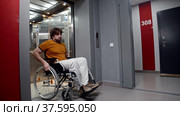Man in a wheelchair rolling out of an elevator. Стоковое видео, видеограф Константин Шишкин / Фотобанк Лори