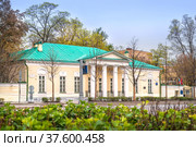 Дом Протковой (детская Филатовская больница) на улице Садовая-Кудринская в Москве (2021 год). Стоковое фото, фотограф Baturina Yuliya / Фотобанк Лори