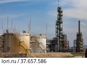 White and yellow oil tanks and fractional distillation column at blue sky. Oil refinery plant in desert. Near Taraz city. Стоковое фото, фотограф Alexey Rezvykh / Фотобанк Лори