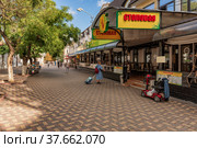 Urban landscape Gallery Street in Feodosia  Городской пейзаж улица Галерейная в Феодосии (2020 год). Редакционное фото, фотограф Владимир Ушаров / Фотобанк Лори