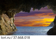 Grottos at coast. Стоковое фото, фотограф Яков Филимонов / Фотобанк Лори