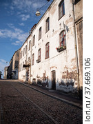 Старая улица в центре Выборга. Россия (2021 год). Стоковое фото, фотограф Дымов Игорь / Фотобанк Лори
