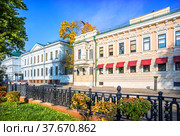 Дом купца Никитина и посольство Казахстана на Чистопрудном бульваре, Москва (2021 год). Стоковое фото, фотограф Baturina Yuliya / Фотобанк Лори