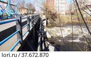 Город Коммунар.Плотина на реке Ижора. Стоковое видео, видеограф Виталий Куликов / Фотобанк Лори