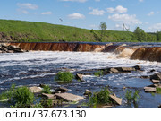 Водопад на реке Тосно с порогами и каменистым берегом. Саблино. Ленинградская область. Россия. Стоковое фото, фотограф Дымов Игорь / Фотобанк Лори