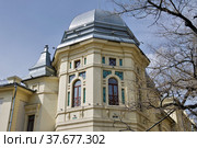 Москва. Красноармейская улица, 1. Ресторан «Эльдорадо». Офисное здание (фрагмент) (2022 год). Редакционное фото, фотограф Илюхина Наталья / Фотобанк Лори