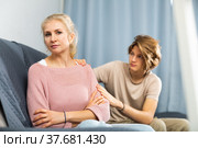 Teenager trying to apologize to offended mother at home. Стоковое фото, фотограф Яков Филимонов / Фотобанк Лори