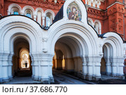 Северный фасад братского корпуса с Надвратной церковью святого Саввы Стратилата. Троицкая Сергиева Приморская пустынь. Стрельна. Санкт-Петербург (2022 год). Редакционное фото, фотограф Сергей Афанасьев / Фотобанк Лори