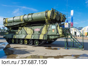 Пусковая установка 9А83 зенитно-ракетного комплекса С-300В в экспозиции Парка Патриот. Международный военно-технический форум "Армия-2020" Редакционное фото, фотограф Виктор Карасев / Фотобанк Лори