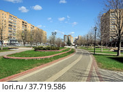 Центральный бульвар в Балашихе, мкрн. Железнодорожный , Московская область. ( апрель м-ц). Виды города . (2022 год). Редакционное фото, фотограф stargal / Фотобанк Лори