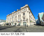Москва, улица Покровка, дом 19 весной. Доходный дом Федора Рахманова, 1898-1899 гг. (2022 год). Редакционное фото, фотограф Овчинникова Ирина / Фотобанк Лори