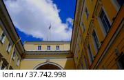 Флаг России на здании Сената (2022 год). Редакционное видео, видеограф Vanilla Decline / Фотобанк Лори