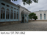 Двор дворца Ситораи Мохи-Хоса с фонтаном, Бухара, Узбекистан (2015 год). Редакционное фото, фотограф Дымов Игорь / Фотобанк Лори