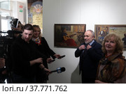 Открытие выставки Марины и Виктора Орловых в  Балашихинской галереи (2022 год). Редакционное фото, фотограф Дмитрий Неумоин / Фотобанк Лори