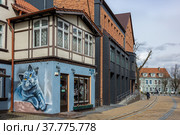 Zelenogradsk, Kaliningrad region, Russia - april 04 2022: An old European house with a large drawing with a blue cat on the wall. Редакционное фото, фотограф Yuriy Savin / Фотобанк Лори