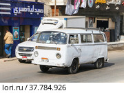 Volkswagen Kombi T2 (2021 год). Редакционное фото, фотограф Art Konovalov / Фотобанк Лори