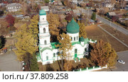 Вид сверху на храм архангела Михаила. Город Кушва. Свердловская область. Россия (2021 год). Стоковое видео, видеограф Евгений Ткачёв / Фотобанк Лори