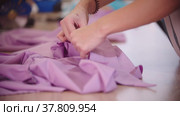 Women's hands stab pink cloth with pins. Стоковое видео, видеограф Константин Шишкин / Фотобанк Лори