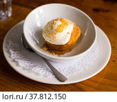 Delicious dessert - carrot cake with orange crumbs clos eup. Стоковое фото, фотограф Татьяна Яцевич / Фотобанк Лори