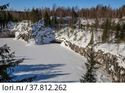 Ruskeala mountain park in winter. Abandoned marble quarry in Karelia, Russia (2021 год). Стоковое фото, фотограф Юлия Бабкина / Фотобанк Лори