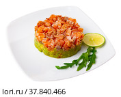 Salmon tartare with guacomole, sesame. Стоковое фото, фотограф Яков Филимонов / Фотобанк Лори