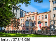Дом-музей М.Н.Ермоловой, Тверской бульвар, Москва (2020 год). Стоковое фото, фотограф Baturina Yuliya / Фотобанк Лори