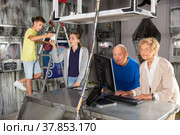 Grandparents and grandchildren resolveing riddles in escape room. Стоковое фото, фотограф Яков Филимонов / Фотобанк Лори